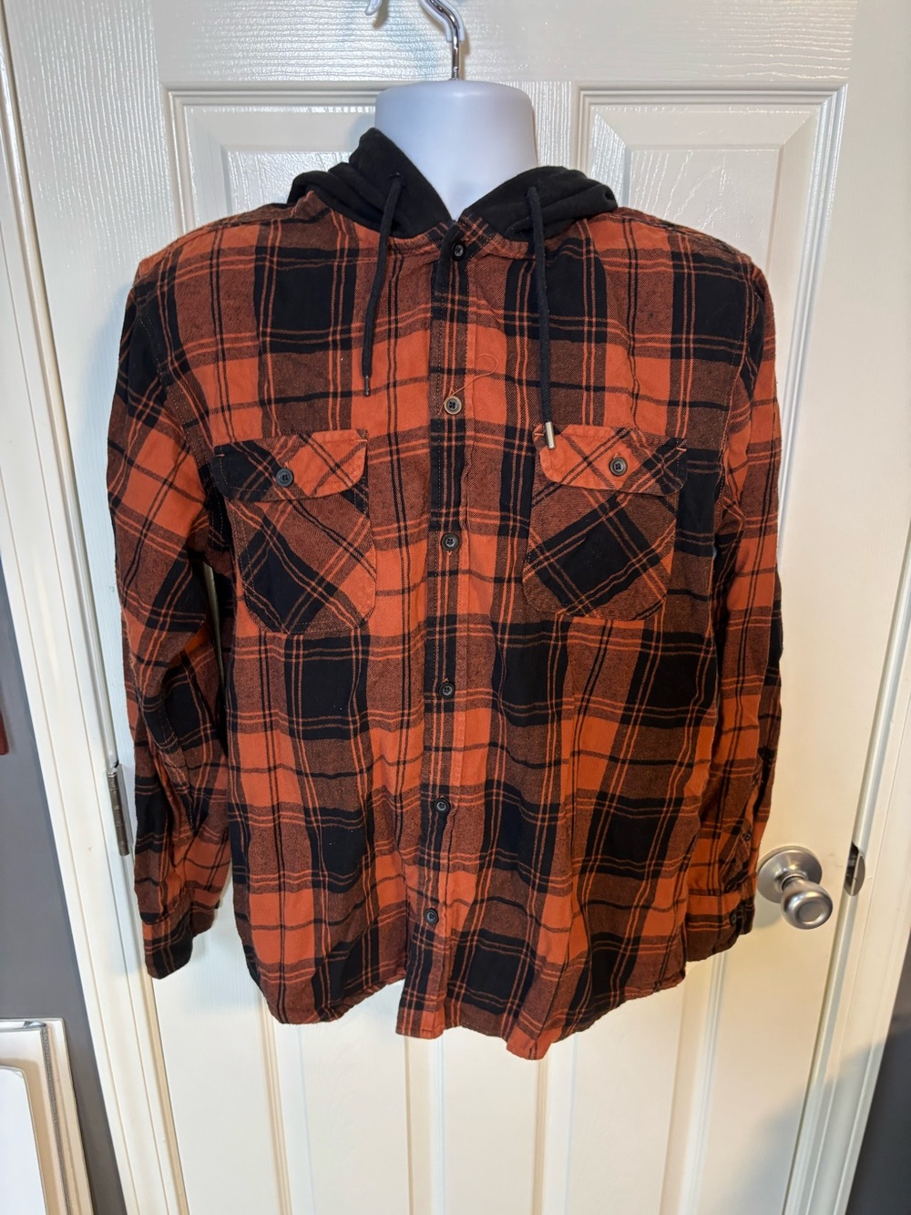 No Boundaries orange and black plaid flannel hoodie in size Large